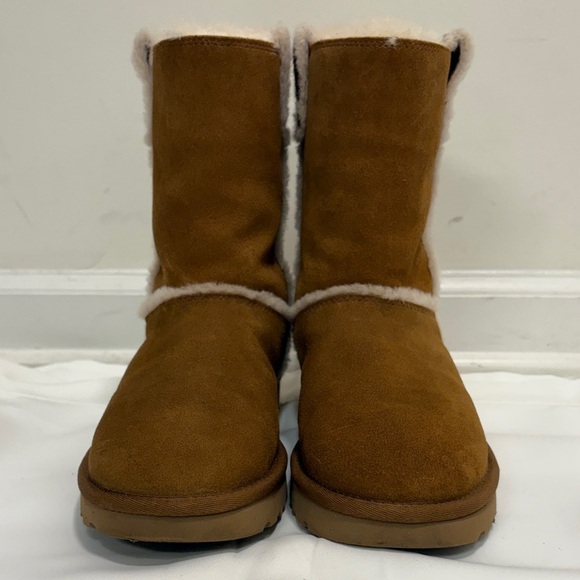 Cozy Tan Shearling Boots - Picture 5 of 5